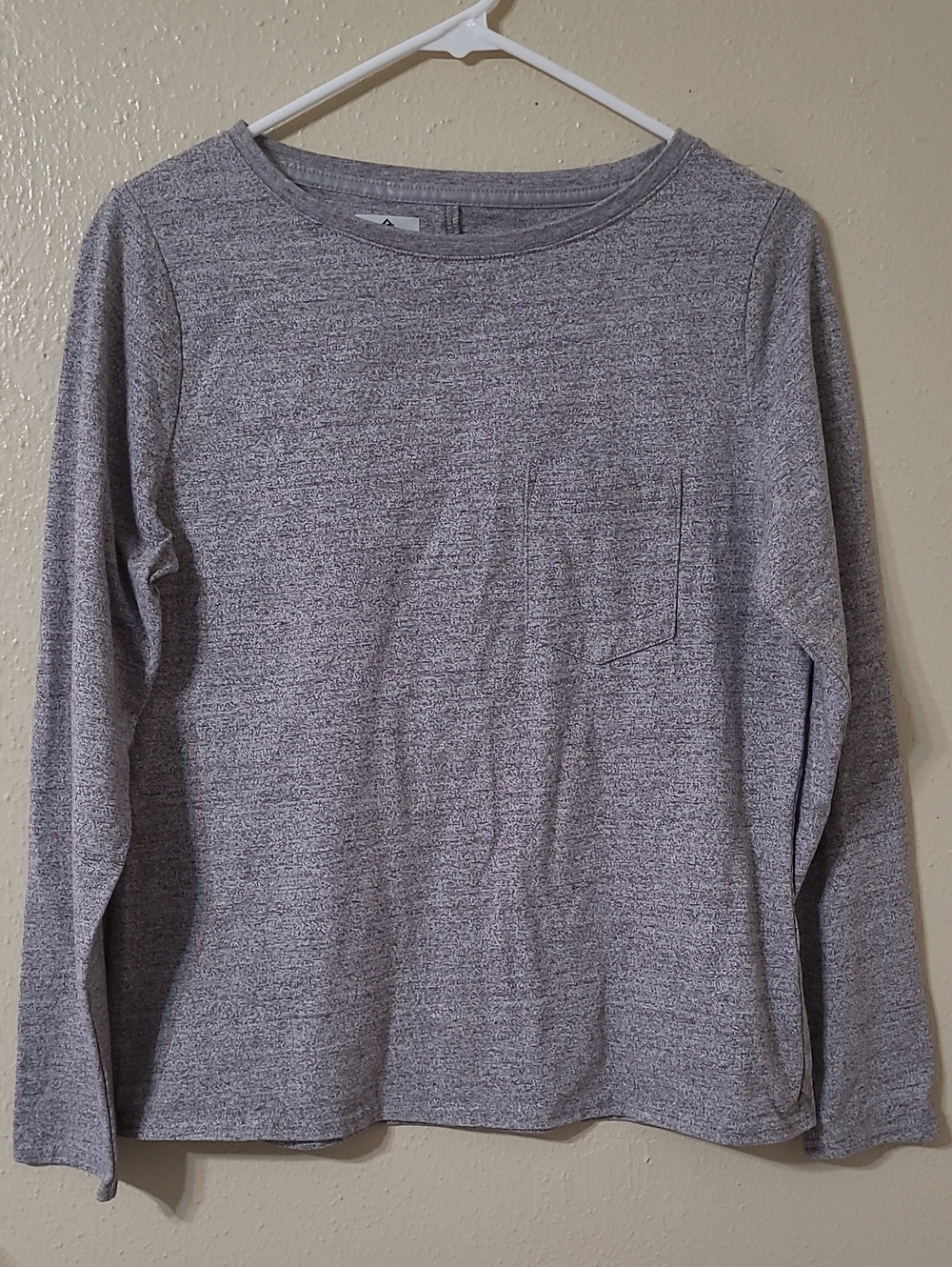 Women’s Heather Gray Long Sleeve Crew Neck Pocket Tee